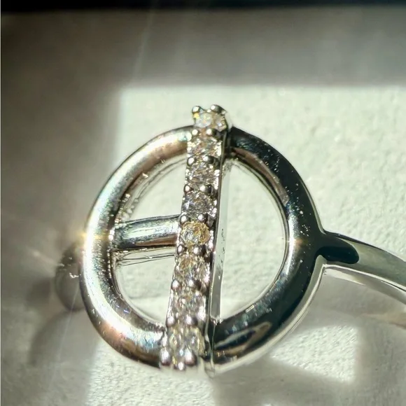 NEW!! White gold plated Circle Bar Pave Ring - Size 6 - Picture 4 of 13